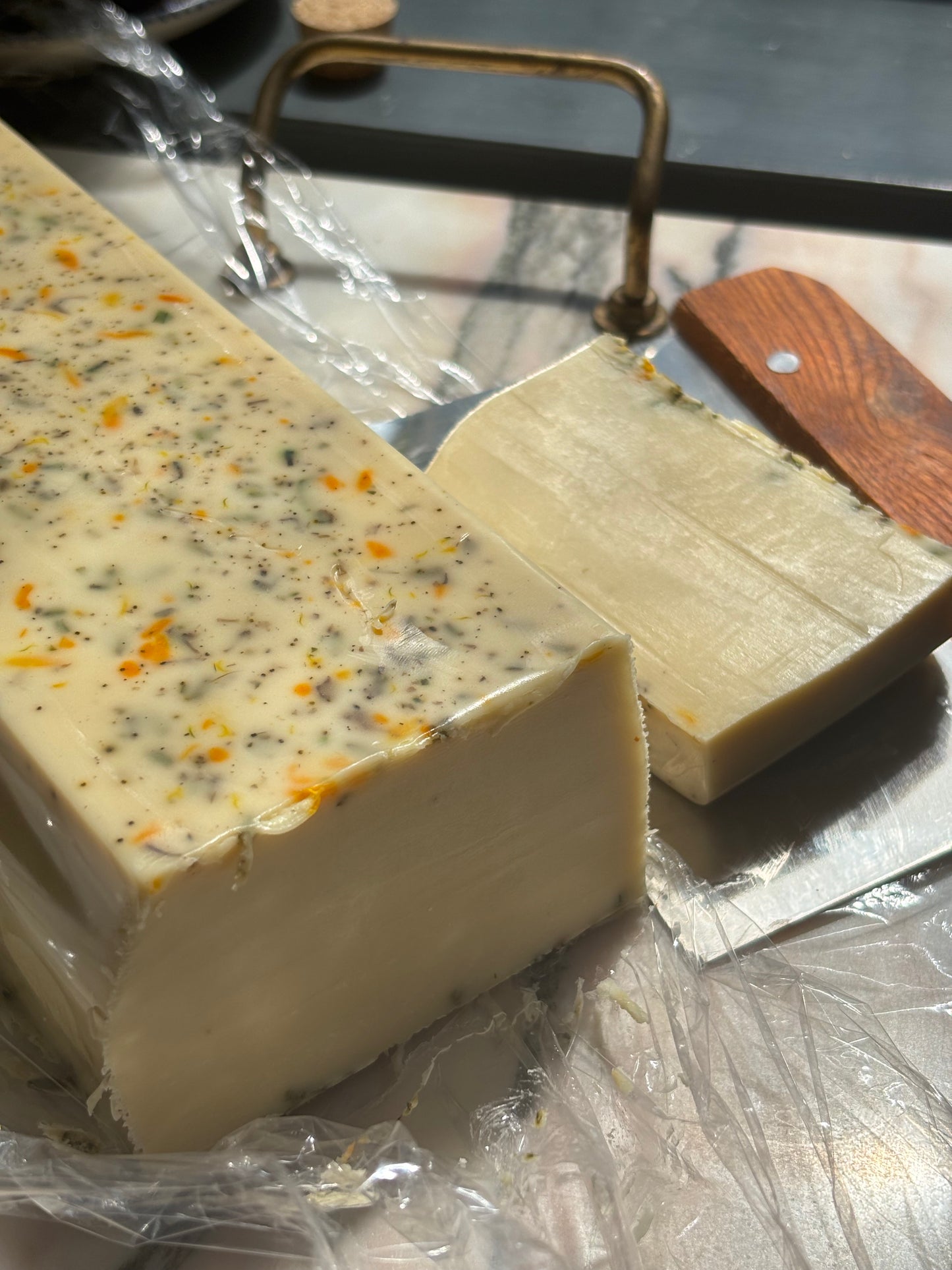 GOAT MILK CLEANSING SOAP INFUSED WITH CALENDULA & LAVENDER